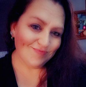 Meet your Posher, Hollie